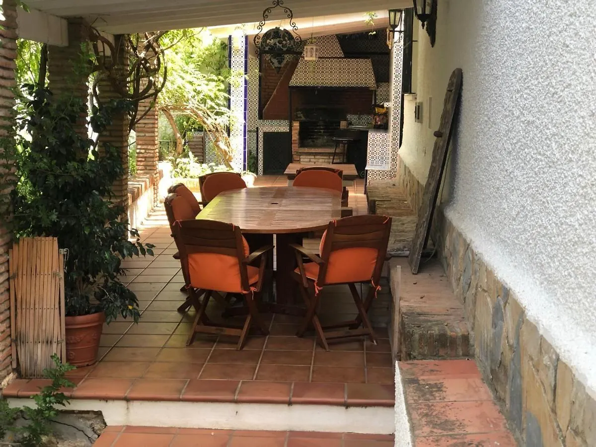 Villa Pinares-Malaga: pool, garden, garaje, wifi, 0*,