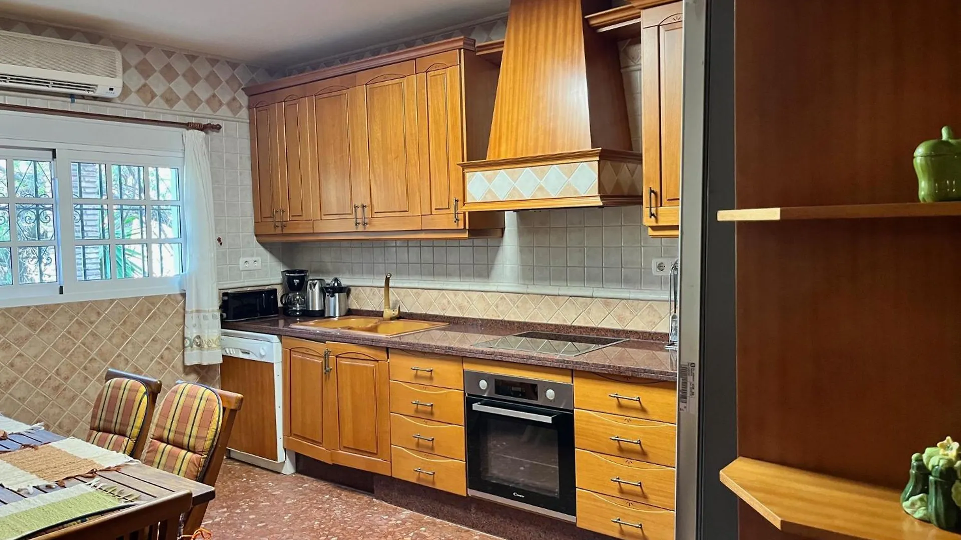 Villa Pinares-Malaga: pool, garden, garaje, wifi, Semesterbostad