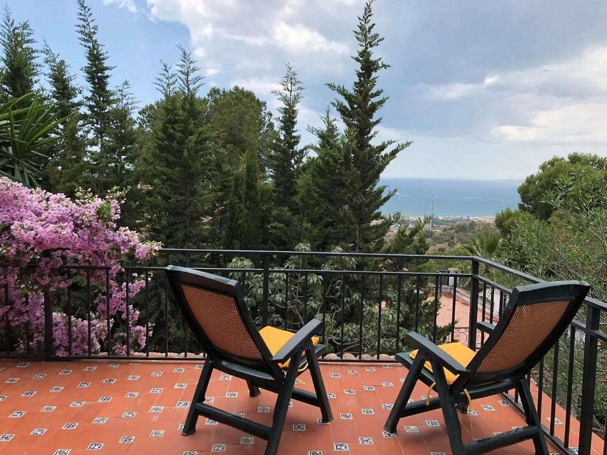 Rentcostadelsol Villa Pinares-말라가 0*, 말라가